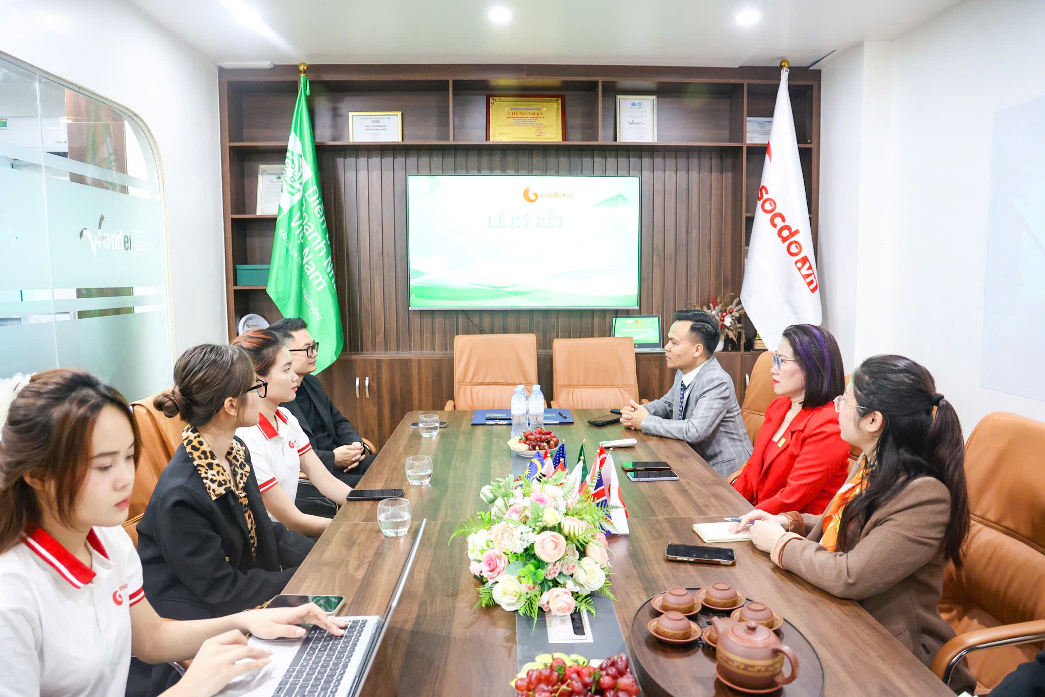 SÓC ĐỎ KÝ KẾT HỢP TÁC CÙNG VEF – TRIỂN KHAI SÀN TMĐT CHO HỘI VIÊN